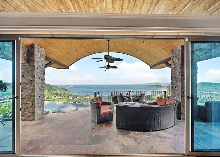 Swim-up Bar, Ocean Views & Daily Housekeeping Villa Playa Hermosa (Guanacaste)